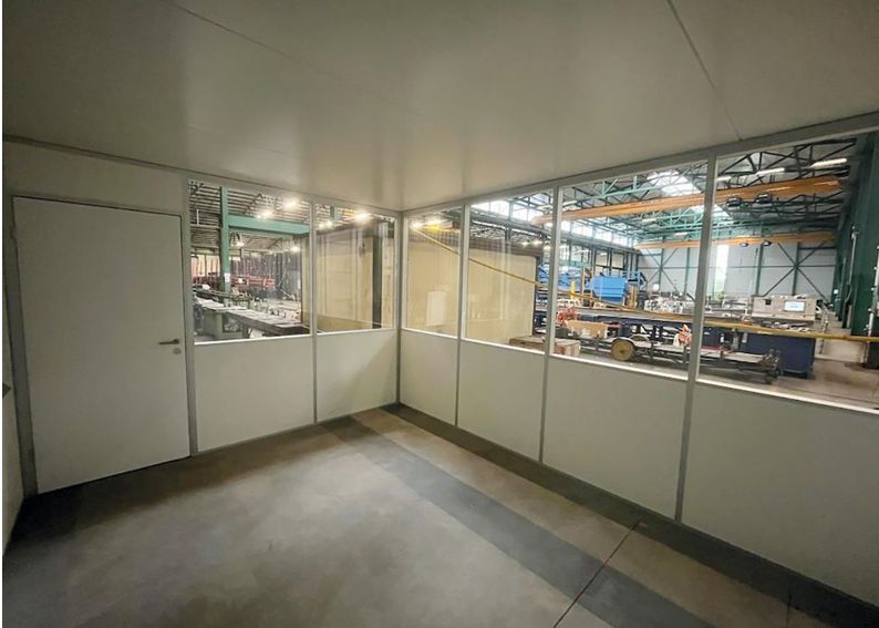 Hallenbüro innen